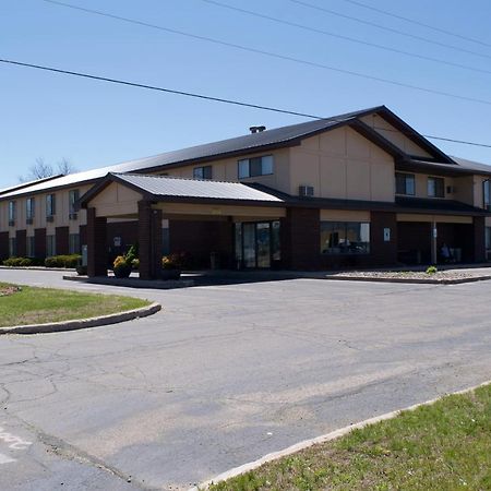 Amerivu Inn And Suites Shawano Wi ภายนอก รูปภาพ