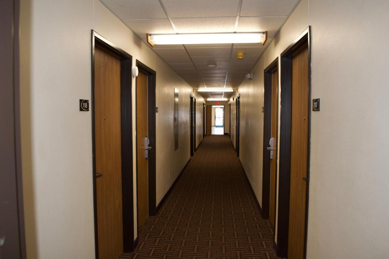 Amerivu Inn And Suites Shawano Wi ภายนอก รูปภาพ