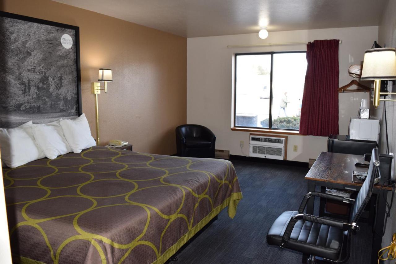 Amerivu Inn And Suites Shawano Wi ภายนอก รูปภาพ