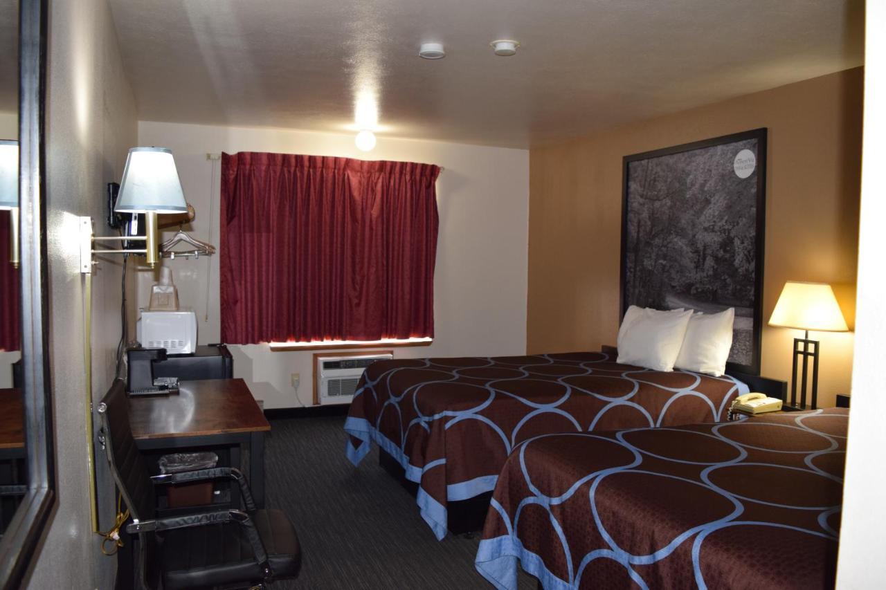 Amerivu Inn And Suites Shawano Wi ภายนอก รูปภาพ