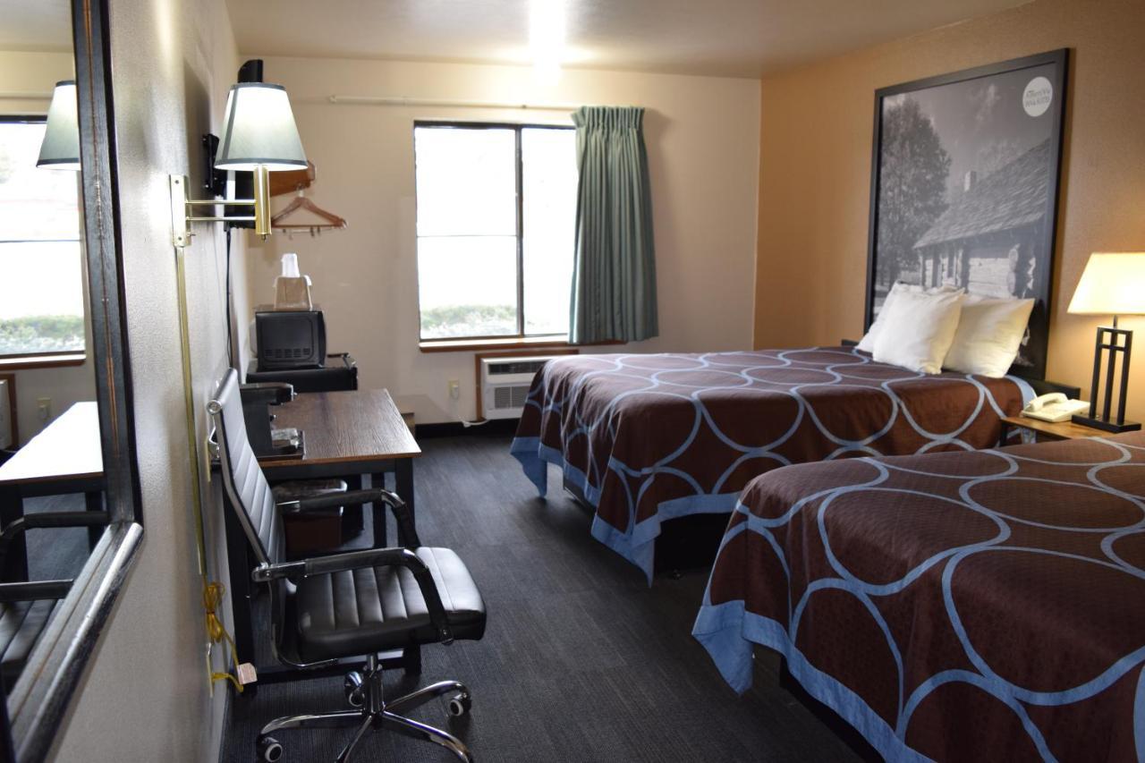 Amerivu Inn And Suites Shawano Wi ภายนอก รูปภาพ