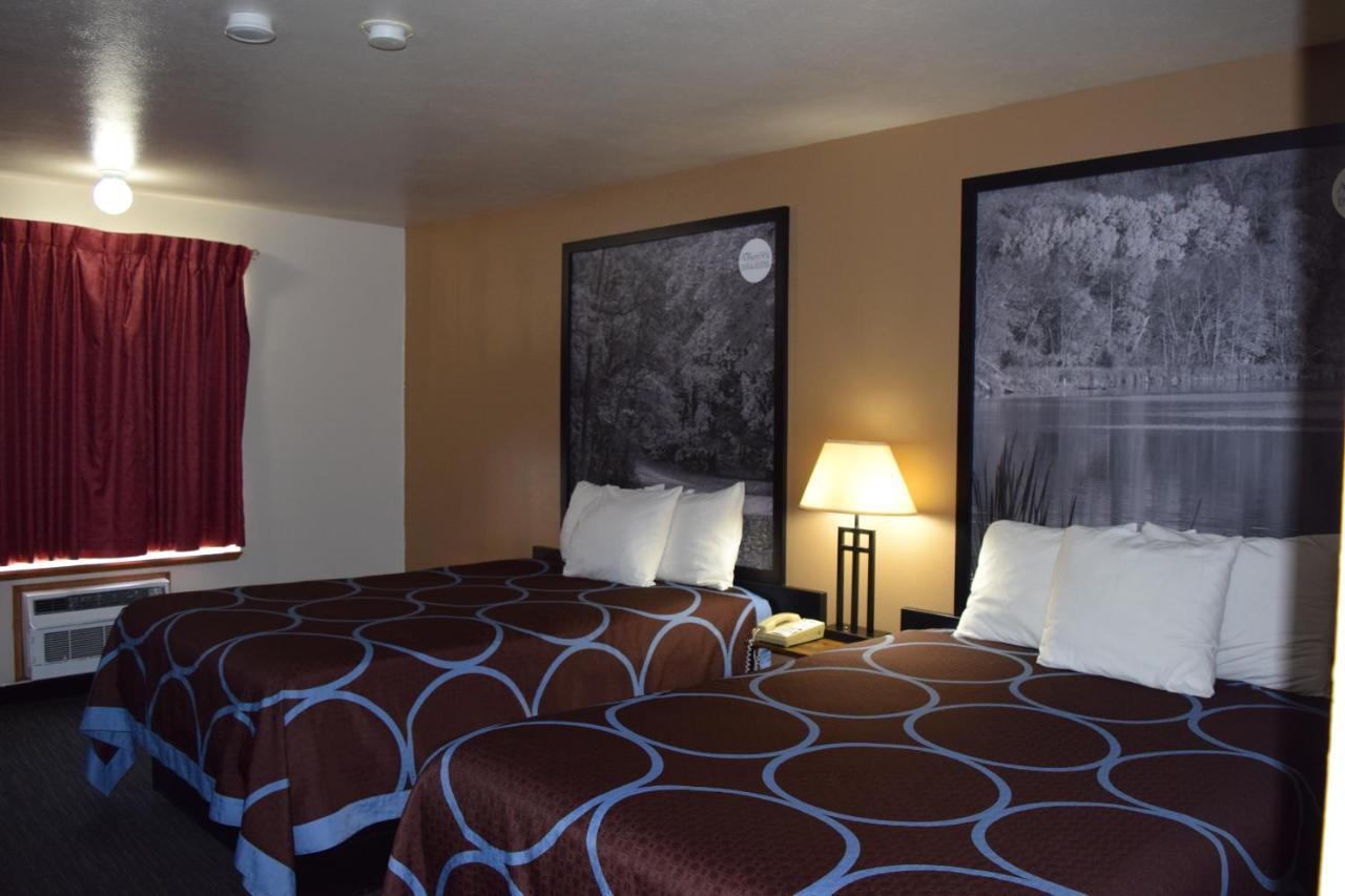 Amerivu Inn And Suites Shawano Wi ภายนอก รูปภาพ