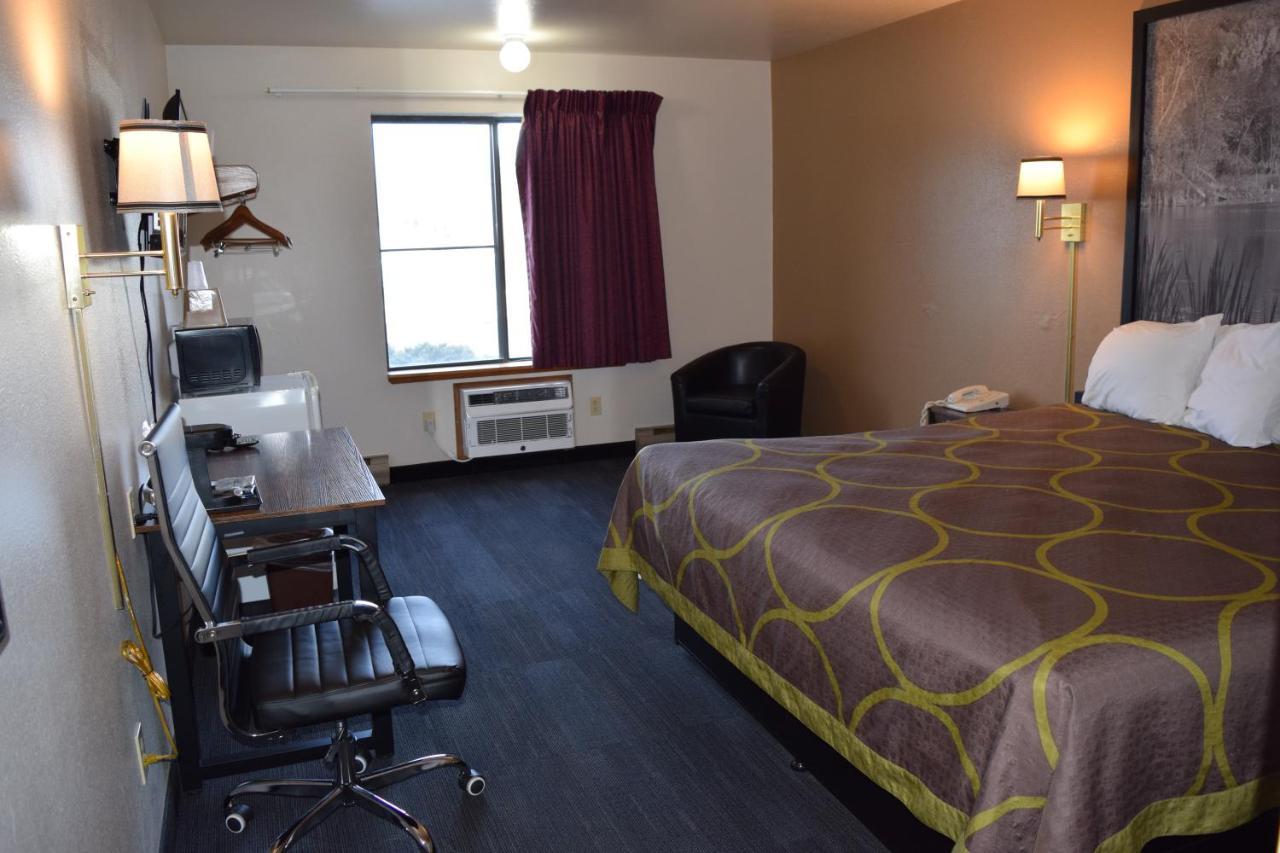 Amerivu Inn And Suites Shawano Wi ภายนอก รูปภาพ