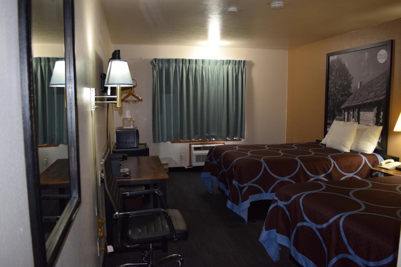 Amerivu Inn And Suites Shawano Wi ภายนอก รูปภาพ