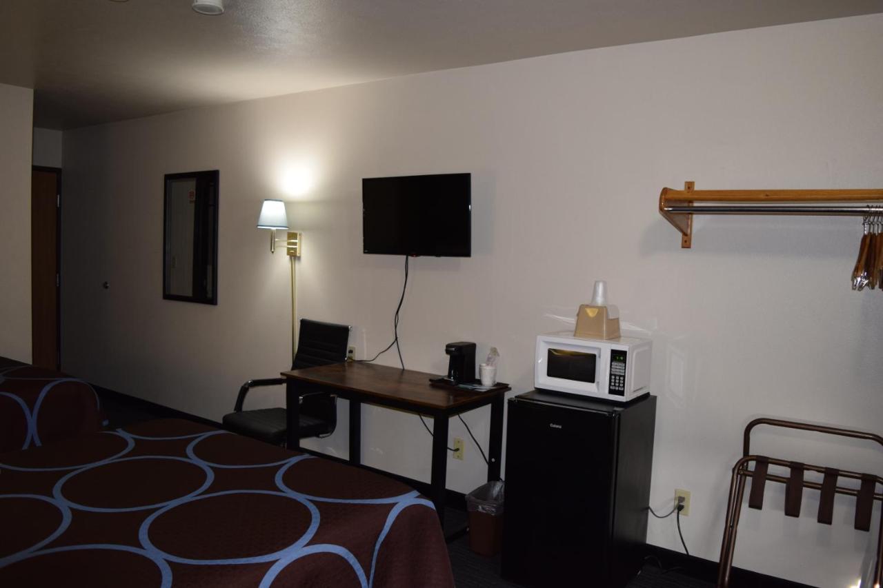 Amerivu Inn And Suites Shawano Wi ภายนอก รูปภาพ