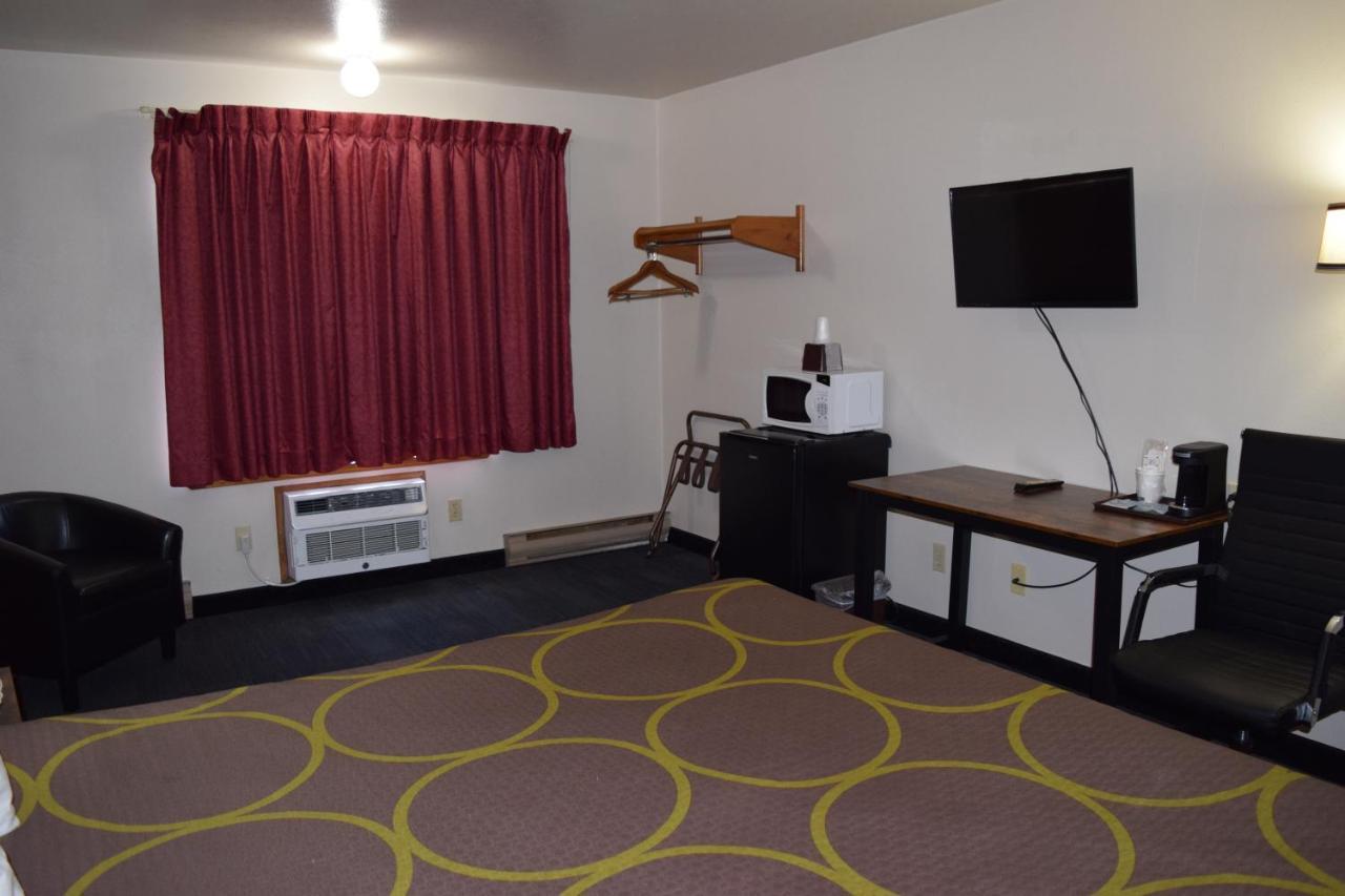 Amerivu Inn And Suites Shawano Wi ภายนอก รูปภาพ