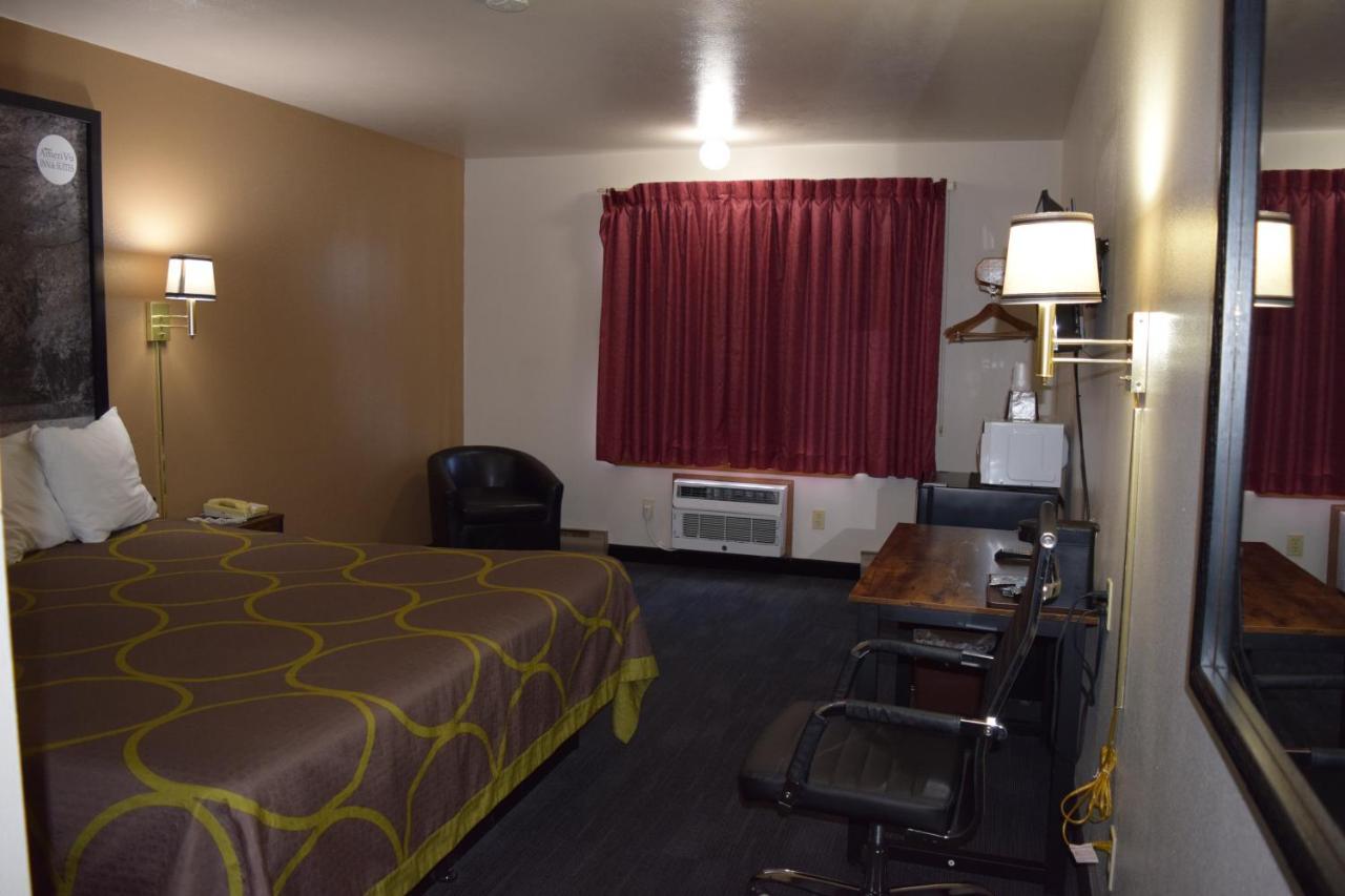 Amerivu Inn And Suites Shawano Wi ภายนอก รูปภาพ