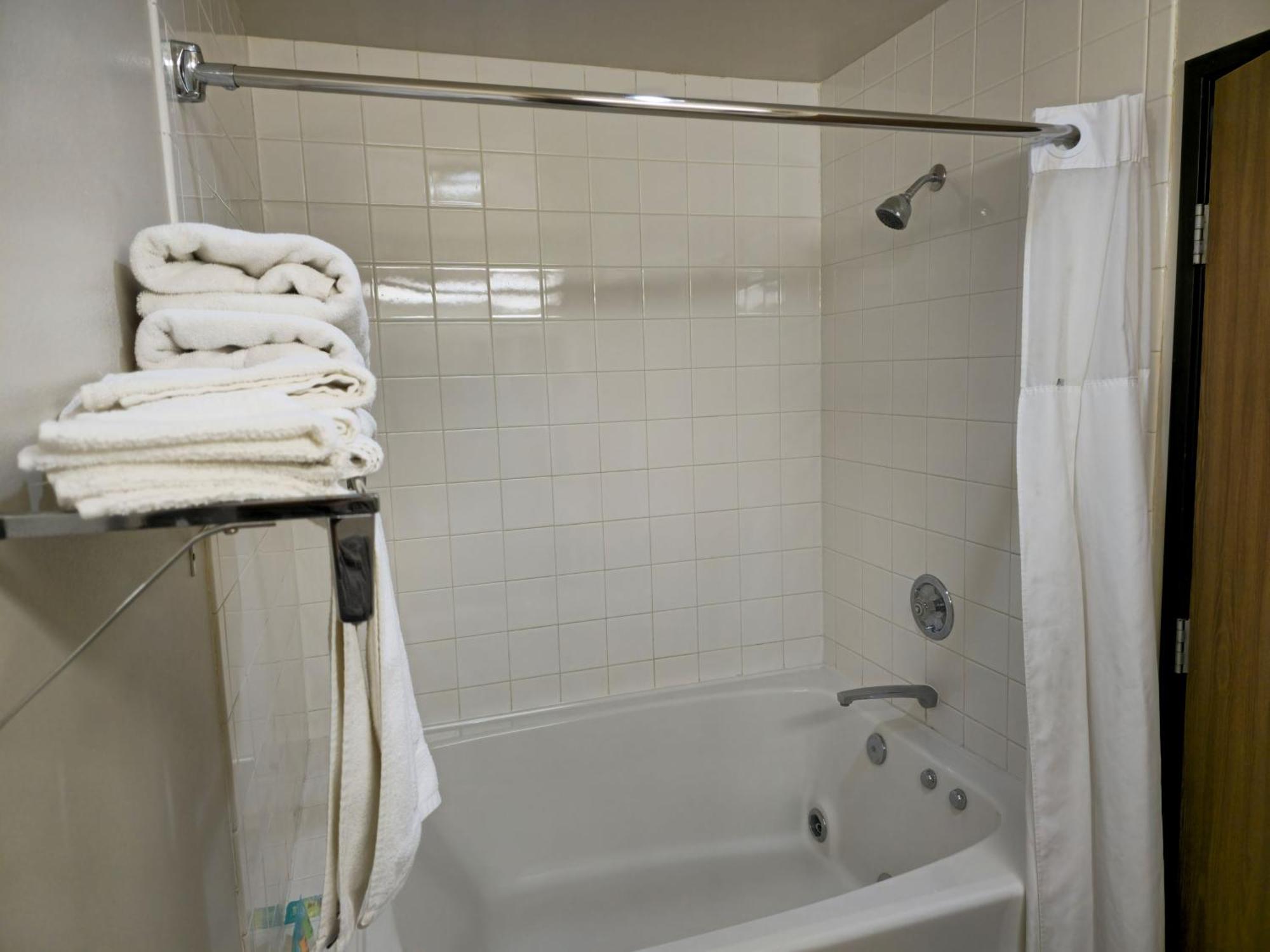 Amerivu Inn And Suites Shawano Wi ภายนอก รูปภาพ